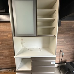 美品食器棚の画像