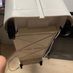 キャスター付きキッチン収納の画像