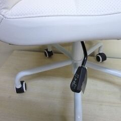 未使用/新品　在庫2脚あり　訳あり特価　オフィスチェア コンパクト 座面昇降 ロッキング機能 ソフトレザー PUキャスター -の画像