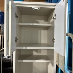 キッチン食器棚の画像