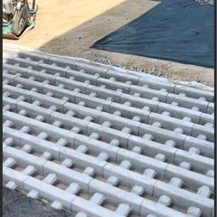 未使用　乗り入れ土間スリットブロック　39個の画像