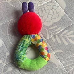 はらぺこあおむし　ラトルの画像