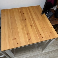 デスク　机　ダイニングテーブル　ニトリ　74cm x 74cmの画像