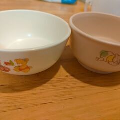 離乳食系の食器(皿×3.茶碗×2 .スプーン×3.コップ×2)の画像