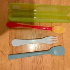 離乳食系の食器(皿×3.茶碗×2 .スプーン×3.コップ×2)の画像