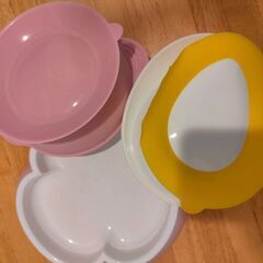 離乳食系の食器(皿×3.茶碗×2 .スプーン×3.コップ×2)の画像