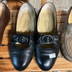 レディース靴👱‍♀️レザーパンプス🥿銀座ヨシノヤサイズ23.5cmリボン🎀汚れあり💦黒の画像