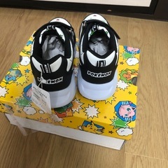 👟 子供用スニーカー（新品・箱付き)の画像