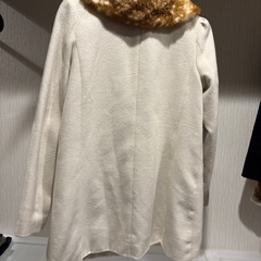 チェスターコート　白　つけ襟付きの画像