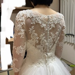 【クリーニング済み】YNSwedding ウェディングドレス くるみボタンの画像