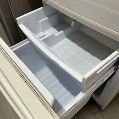 2020年製/SHARP/開閉方向を変えられる冷蔵庫の画像