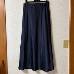 GU ネイビー L フレアロングスカート サテンロングスカート ウエストゴム の画像