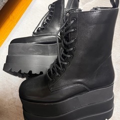 厚底ブーツの画像