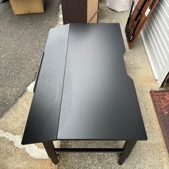 ゲーミングデスクの画像