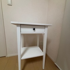 IKEA ベッドサイドテーブル ヘムネスの画像