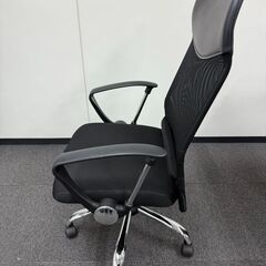 肘付き メッシュチェアの画像
