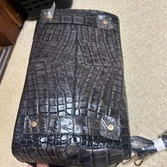 Leather Jewels クロコダイル風ハンドバッグ ストラップ付きの画像