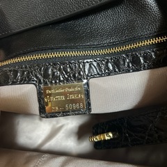 Leather Jewels クロコダイル風ハンドバッグ ストラップ付きの画像