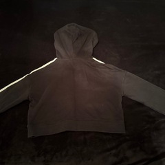 adidas パーカーの画像