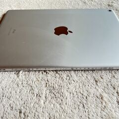 Ipad 第9世代 Wi-Fi ２５６GB silverバッテリー８０％の画像