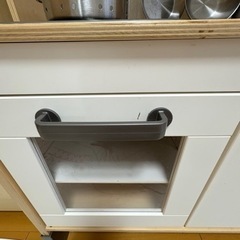 【値引きしました】IKEA おままごとキッチン DUKTIG  調理器具付きの画像