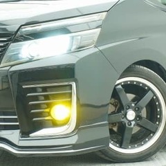 トヨタ ヴォクシーZS🍎✨人気のミニバンで秋のドライブはいかがですか？🍠の画像