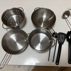 【値引きしました】IKEA おままごとキッチン DUKTIG  調理器具付きの画像