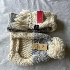 HANDKNIT犬冬服マフラー付きニットの画像