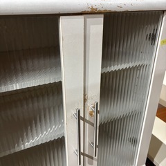 ガラス扉 引出し 付き キッチン収納棚の画像