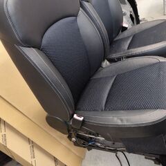 フォレスターSJG （SJ5）の純正ヒーター付電動シート　運転席、助手席、リアシートのセット　の画像