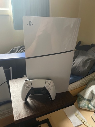 PlayStation 5 デジタル・エディション（CFI-2000B）
本体＋純正コントローラー＋箱付き