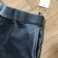 セシール　グレー　ベロア 新品 セミワイドパンツ 新品の画像
