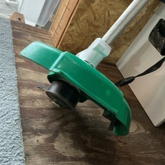 充電式草刈機🔌🌱マキタmakita取扱説明書付き❗️10.8Vスライド式バッテリー🔋軽量MUR100D緑•白の画像