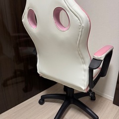 ゲーミングチェア　白ピンクの画像