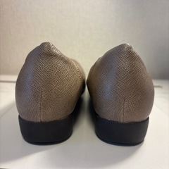 AKASHI アーチフィッター ウ オーキングパンプス Mサイズ ベージュの画像