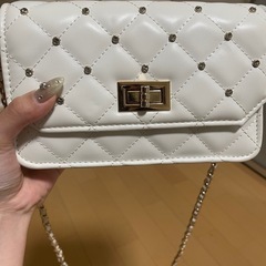 キルティング ビジュー 
ショルダーバッグの画像
