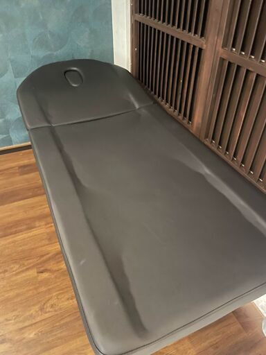 【特価美品】エステ用施術ベッド