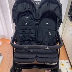 JOIEの双子用ベビーカーの画像