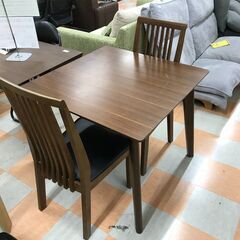 【ジャングルジャングル石川金沢店】ダイニングセット 2人用 茶 木目調 幅(W)80.2×奥行(D)80.2×高さ(H)70.5cm ※クリーニング済みの画像