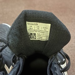 バレーボール　シューズ　アシックス　28.0の画像