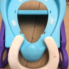 トイトレ補助便座ステップつき折りたたみの画像