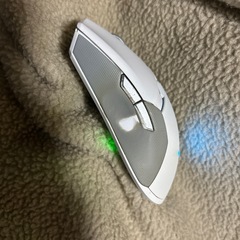 Razer ゲーミングマウス Viper Ultimate Mercury White 高速無線 軽量 74gの画像