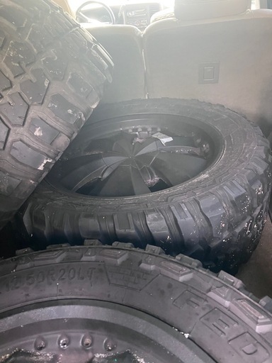 20インチマッドタイヤホイールつき付き