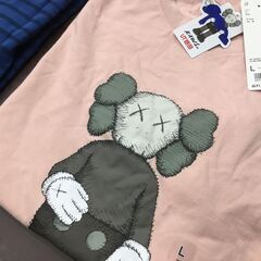 【🍀貴重】【新品・タグ付き】KAWS UNIQLO カウズ ユニクロ コラボ 半袖シャツ   メンズ Lサイズの画像