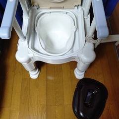安寿ポータブルトイレ　FX-30の画像