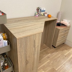 デスクとワゴン2個セットの画像