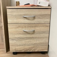 デスクとワゴン2個セットの画像