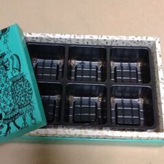 DEMEL お菓子空き箱の画像