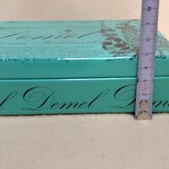 DEMEL お菓子空き箱の画像