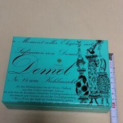 DEMEL お菓子空き箱の画像